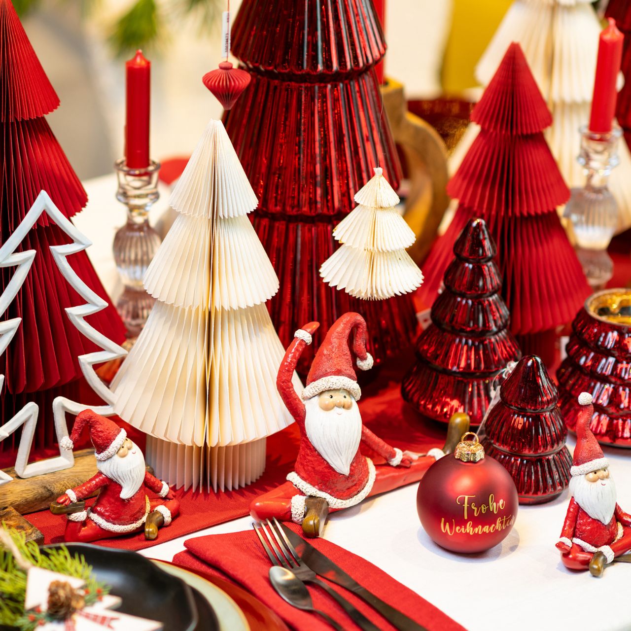 Yoga Nikolaus aus Poly rot 2-fach, (B/H/T) 15x18x9cm 21x15x7cm Yoga Nikolaus aus Poly rot 2-fach, (B/H/T) 15x18x9cm 21x15x7cm