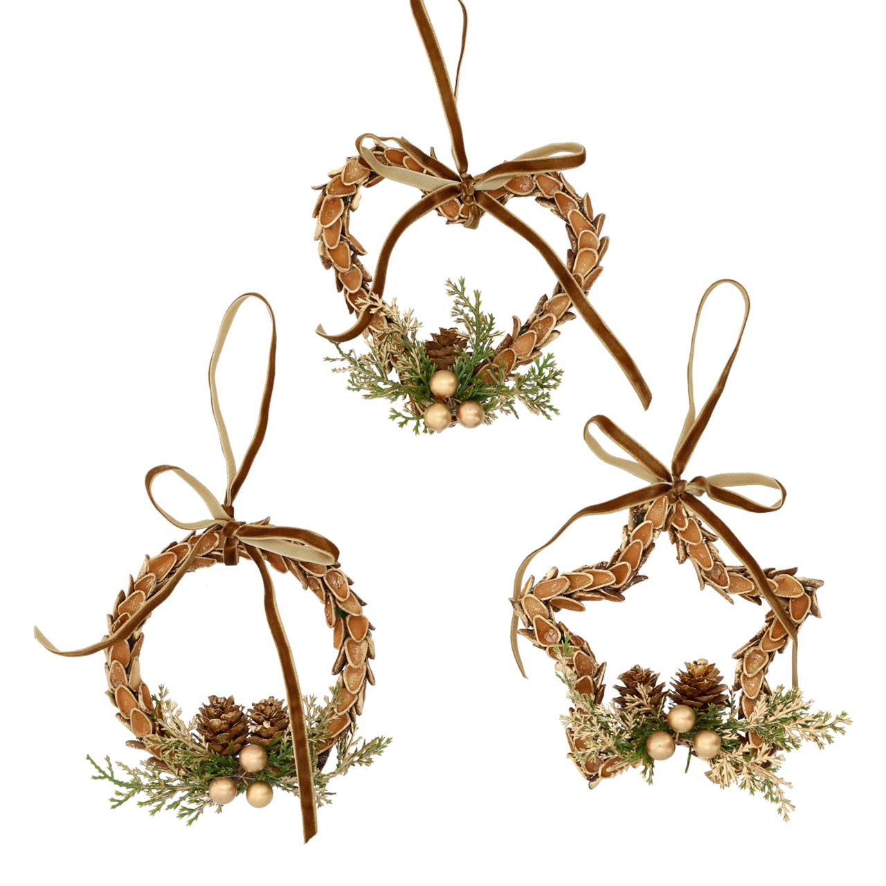 Hangkrans met kegels van natuurlijk materiaal bruin 3 assorti (B/H/D) 12x12x3cm Hangkrans met kegels van natuurlijk materiaal bruin 3 assorti (B/H/D) 12x12x3cm