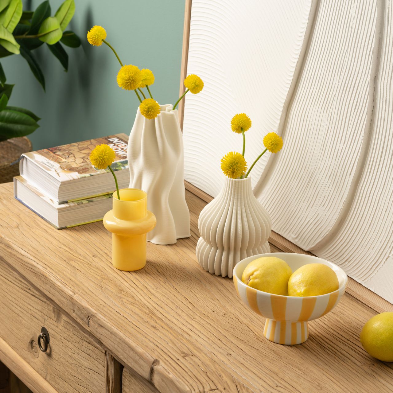 Coupe décorative rayée en céramique, jaune/blanc (L/H/P) 17x10x17cm Coupe décorative rayée en céramique, jaune/blanc (L/H/P) 17x10x17cm