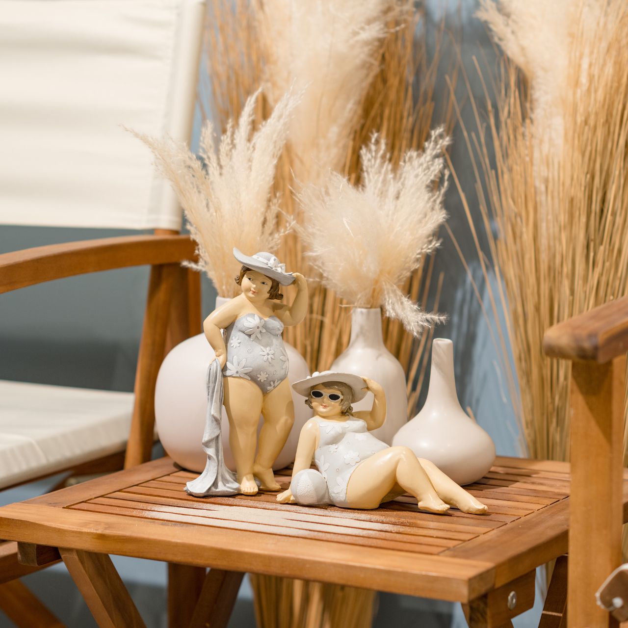 Frau im Badeanzug aus Poly, 2-fach, Beige/Grau (B/H/T) 9x21x6cm Frau im Badeanzug aus Poly, 2-fach, Beige/Grau (B/H/T) 9x21x6cm