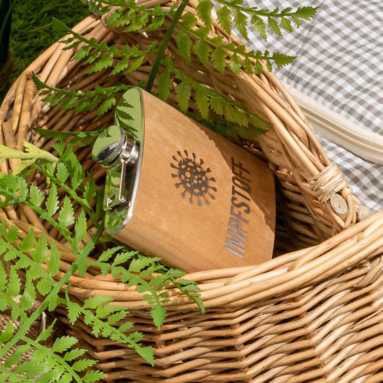 Flachmann mit Schriftzug aus Holz natur 4-fach, (B/H/T) 10x12x3cm 150ml Flachmann mit Schriftzug aus Holz natur 4-fach, (B/H/T) 10x12x3cm 150ml