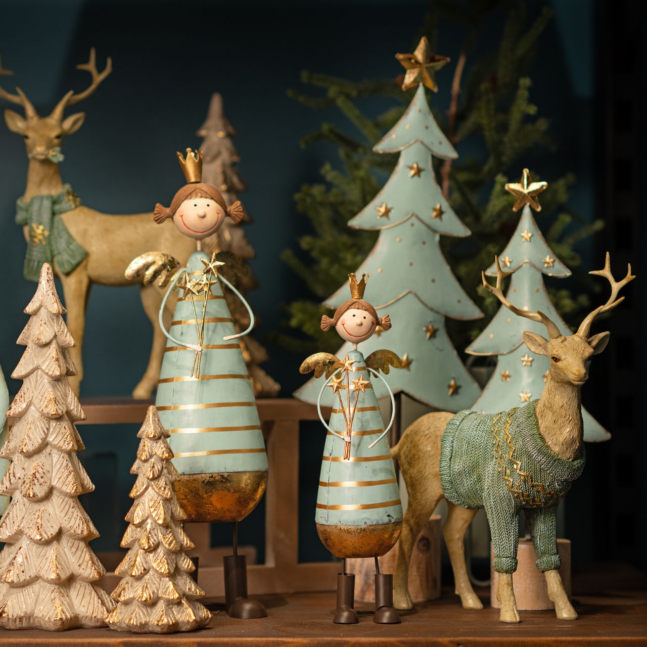 Albero di Natale in poly champagne (L/H/D) 9x25x9cm Albero di Natale in poly champagne (L/H/D) 9x25x9cm