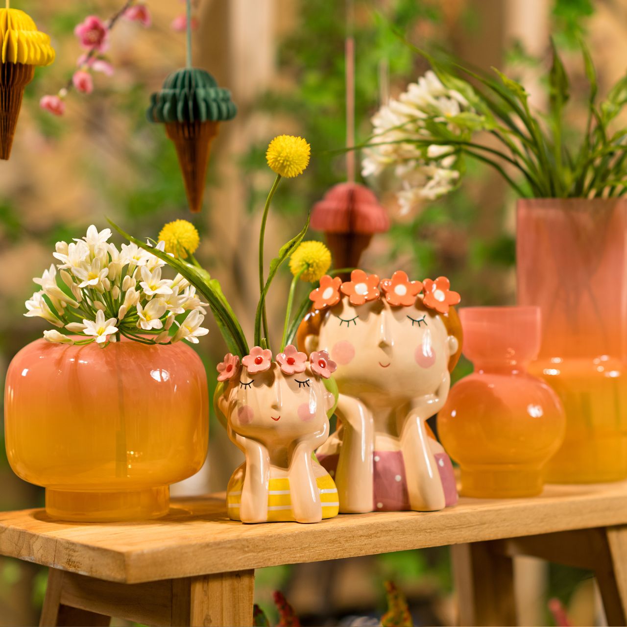 Vase Blumenmädchen aus Keramik bunt (B/H/T) 14x20x12cm Vase Blumenmädchen aus Keramik bunt (B/H/T) 14x20x12cm