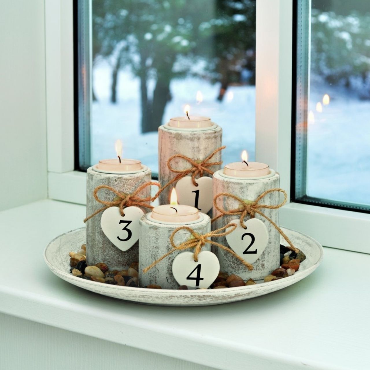 Adventsarrangement, 4 waxinelichthouders op een dienblad met decoratieve houten steentjes, wit (B/H/D) 25x12x25cm