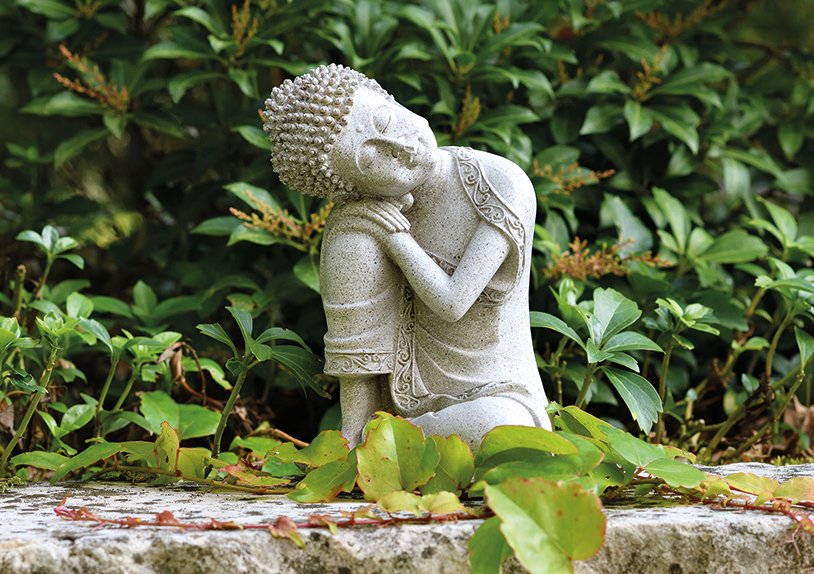 Buddha sitzend in grau aus Poly, B14 x H20 cm