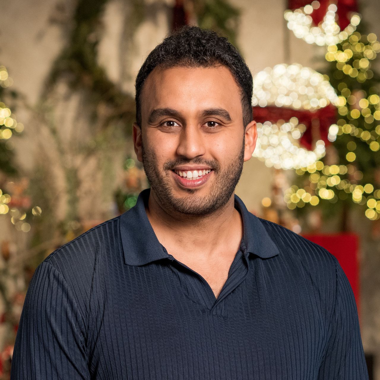 Kopf, Gesicht, Schwarzes Haar, Hals, Lächeln