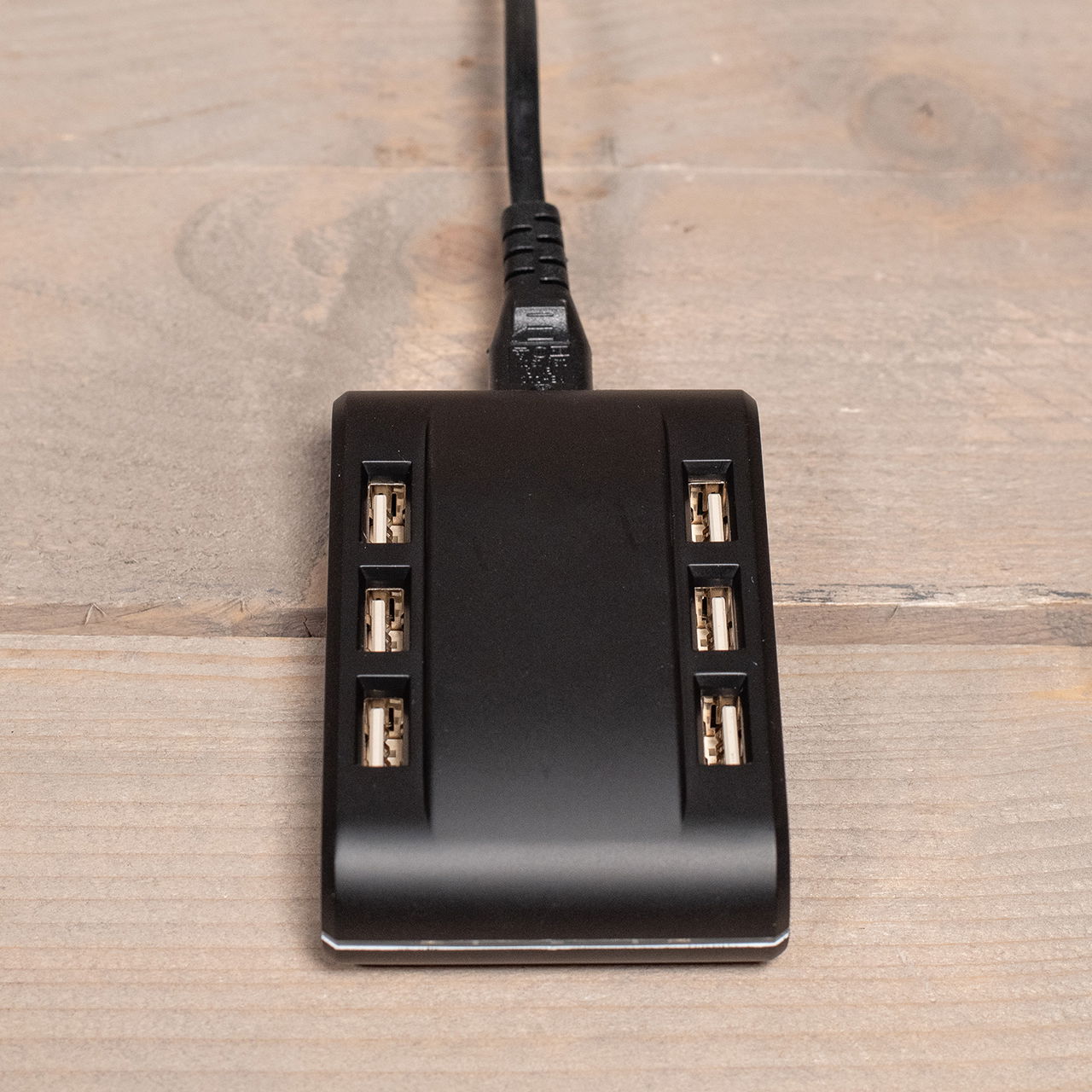 USB charging station 6 inputs black made of plastic, black (W/H/D) 10x2x5cm