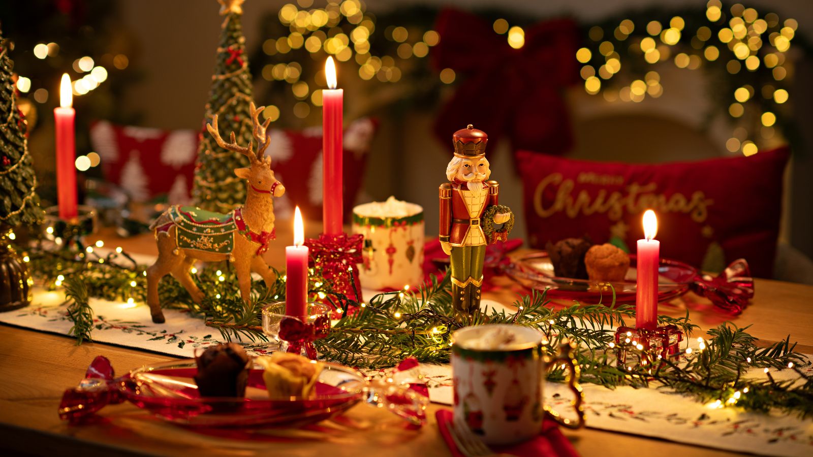 Weihnachtsdeko, Tischdekoration, Kerzen, Nussknacker, Elch