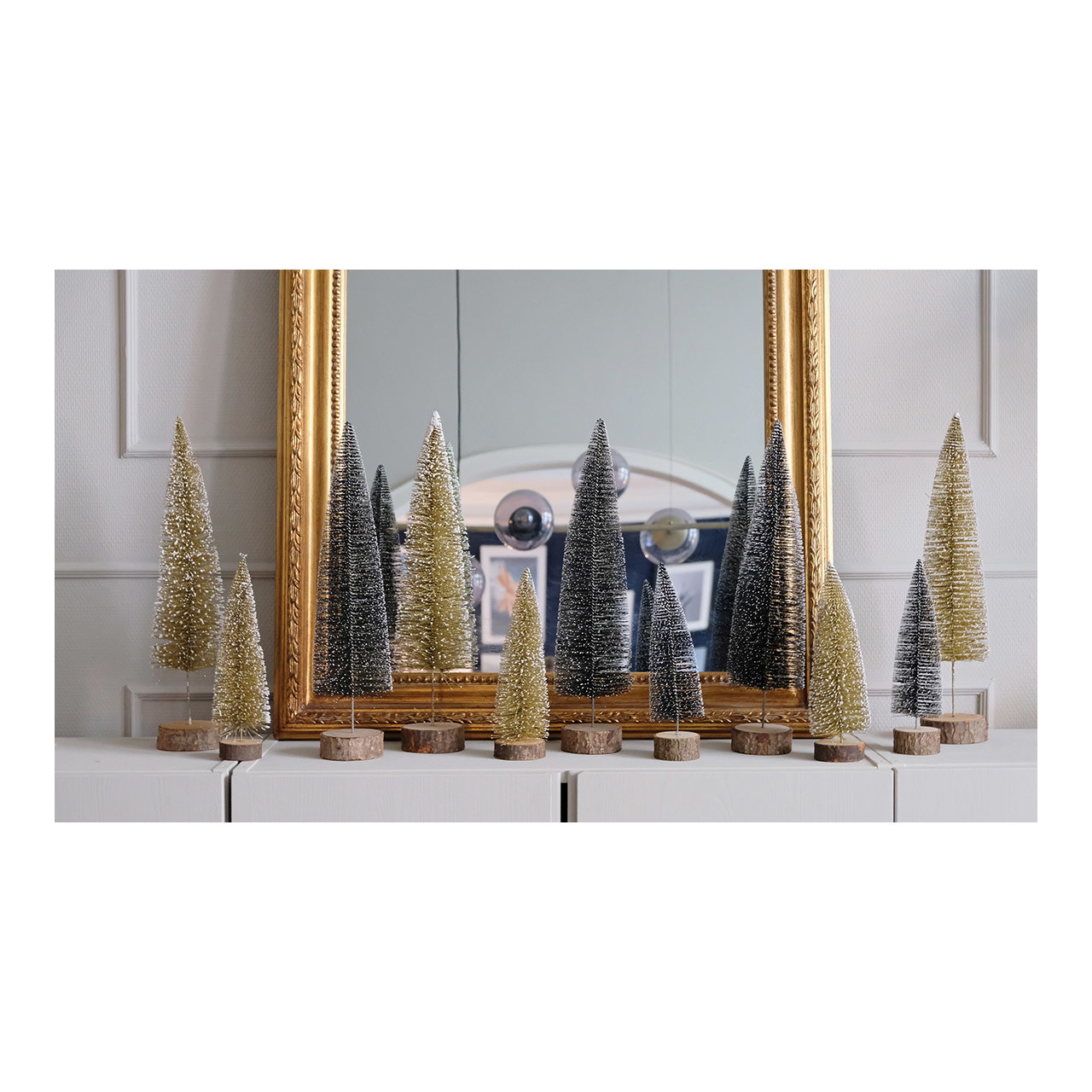 Christmas tree on tree trunk with glitter made of gold plastic (W/H/D) 10x34x10cm Miniaturbäume, Weihnachtsdekoration, Holzbasen, Glitzerbäume, Dekorationsdisplay