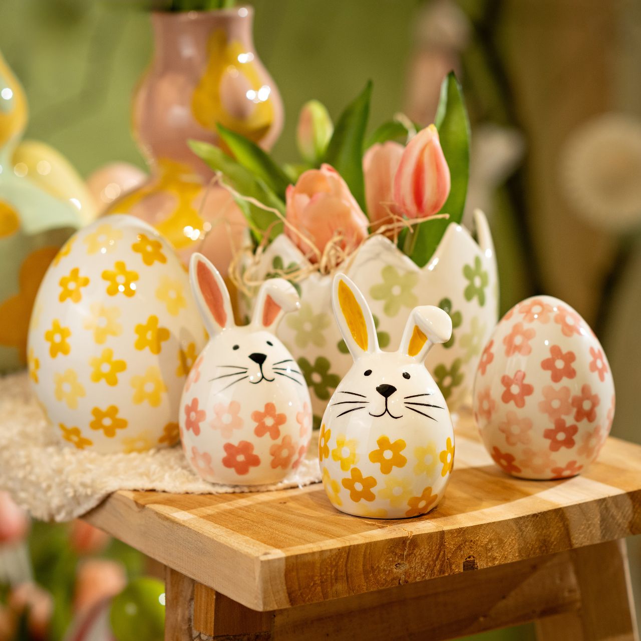 Osterdeko, Kunststofffigur, Hase, Osterei, Blumenmuster