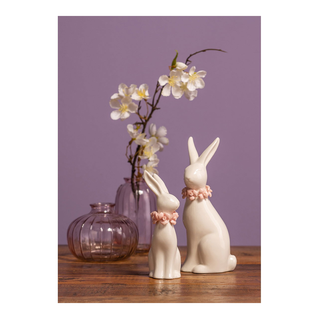 Coniglietto con corona di fiori in ceramica bianca (L/H/D) 7x18x5cm Coniglietto con corona di fiori in ceramica bianca (L/H/D) 7x18x5cm
