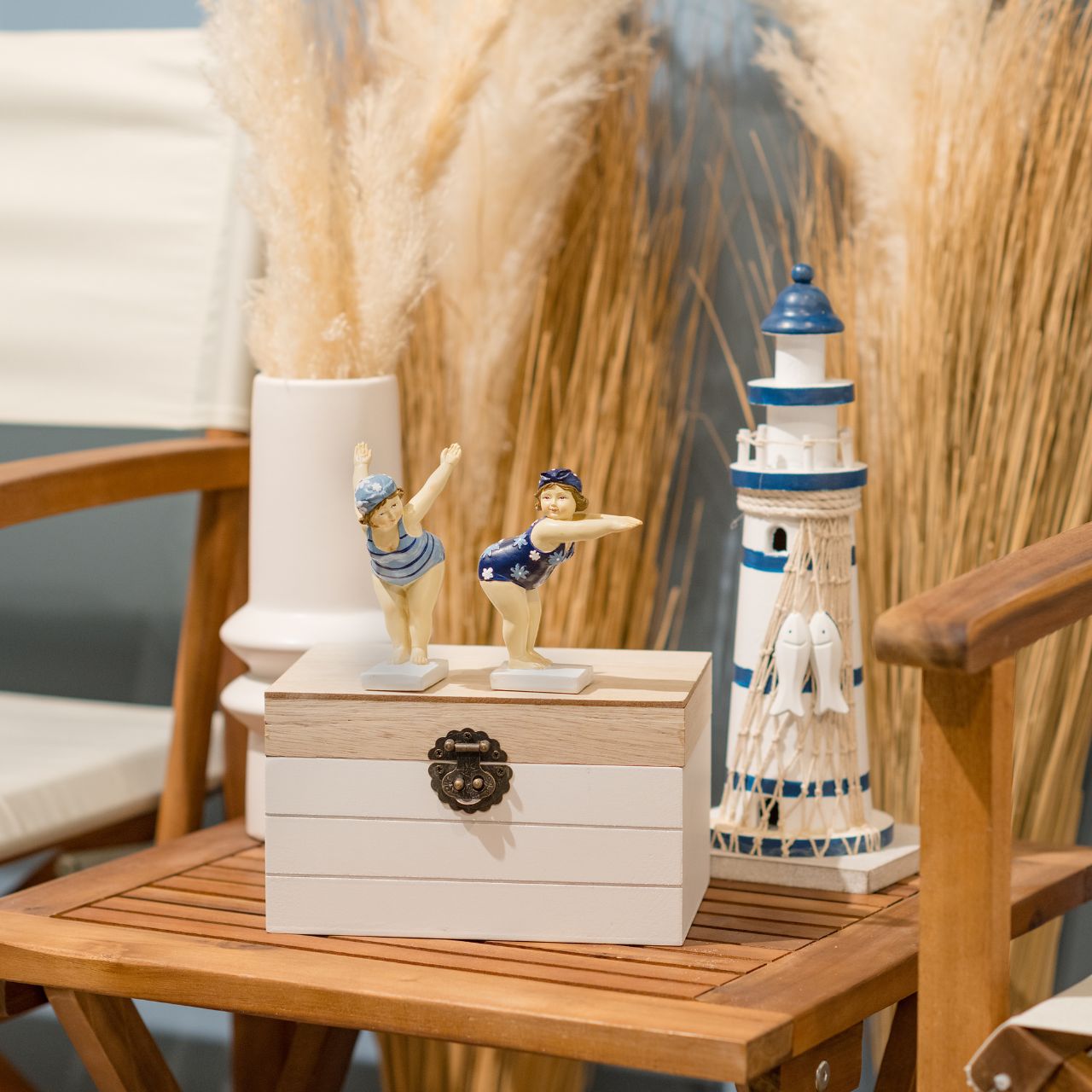 Frau im Badeanzug auf Sprungbrett aus Poly blau 2-fach, (B/H/T) 8x11x5cm Frau im Badeanzug auf Sprungbrett aus Poly blau 2-fach, (B/H/T) 8x11x5cm