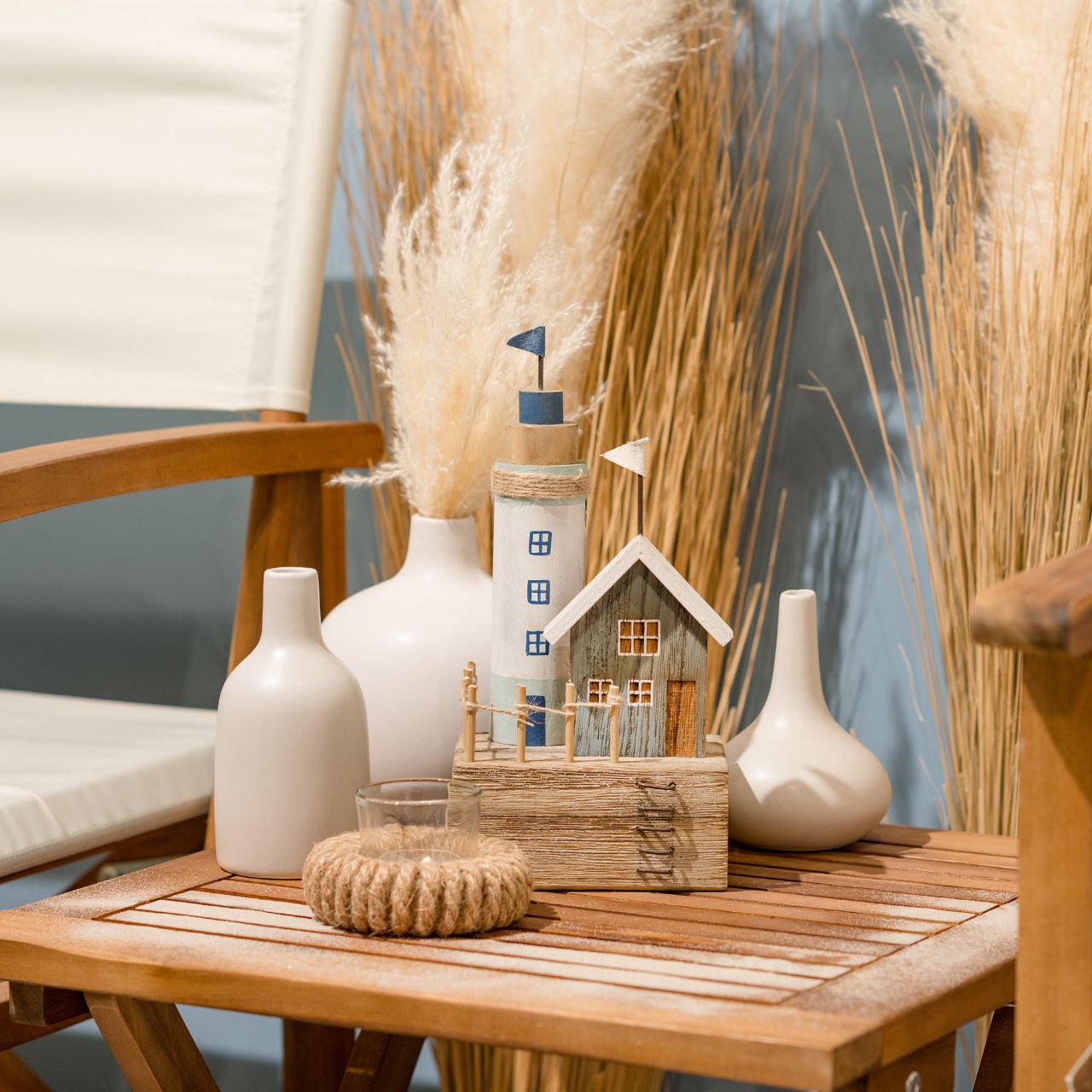 Phare en bois bleu (L/H/P) 14x26x10cm Phare en bois bleu (L/H/P) 14x26x10cm